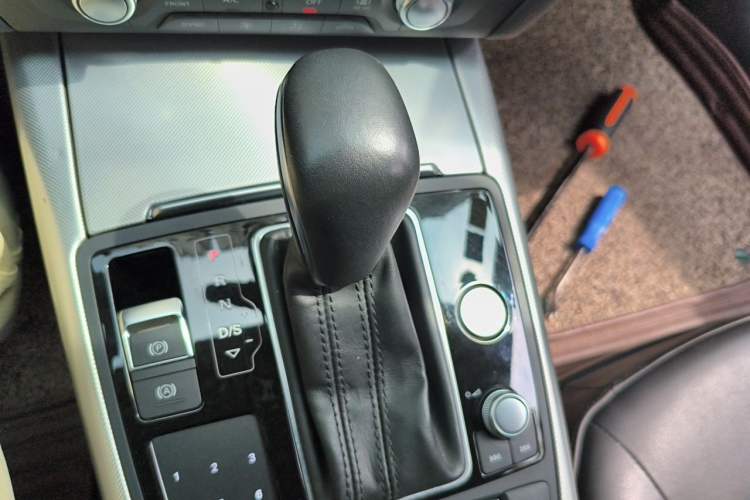 Used Audi A6L 2018 30th Anniversary Edition 35 TFSI Fashion Model Gear Lever