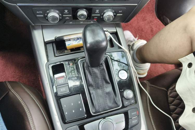 Used Audi A6L 2018 30th Anniversary Edition 35 TFSI Fashion Model Gear Lever