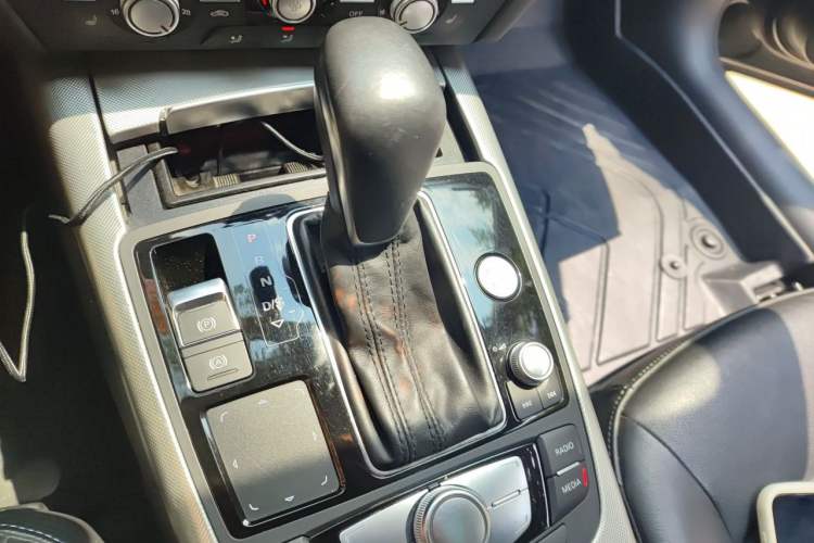 Used Audi A6L 2018 30th Anniversary Edition 35 TFSI Fashion Model Gear Lever