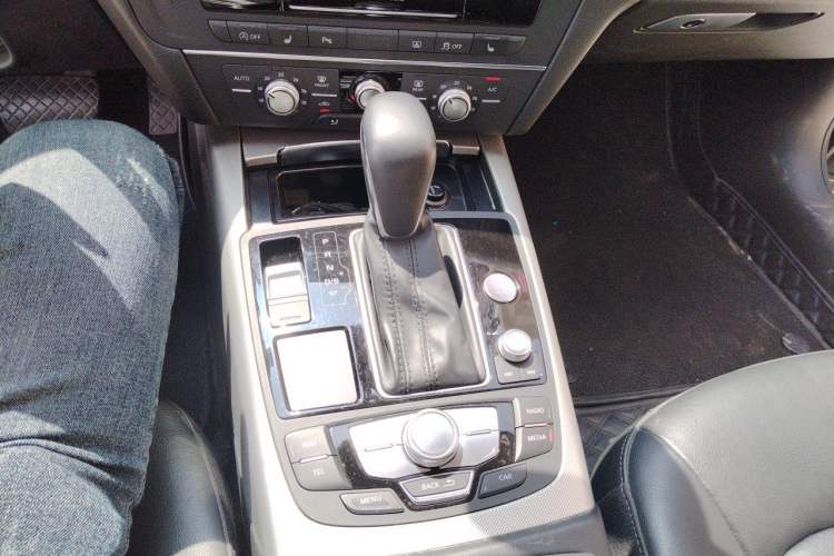 Used Audi A6L 2018 30th Anniversary Edition 35 TFSI Fashion Model Gear Lever