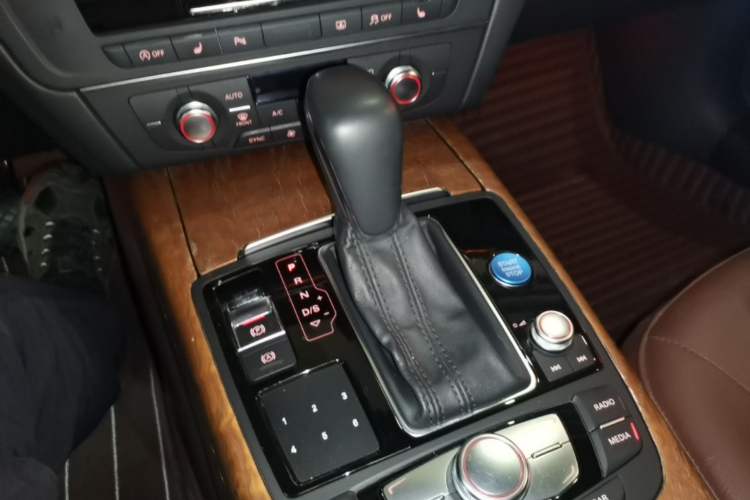 Used Audi A6L 2018 30th Anniversary Edition 45 TFSI quattro Sport model Gear Lever