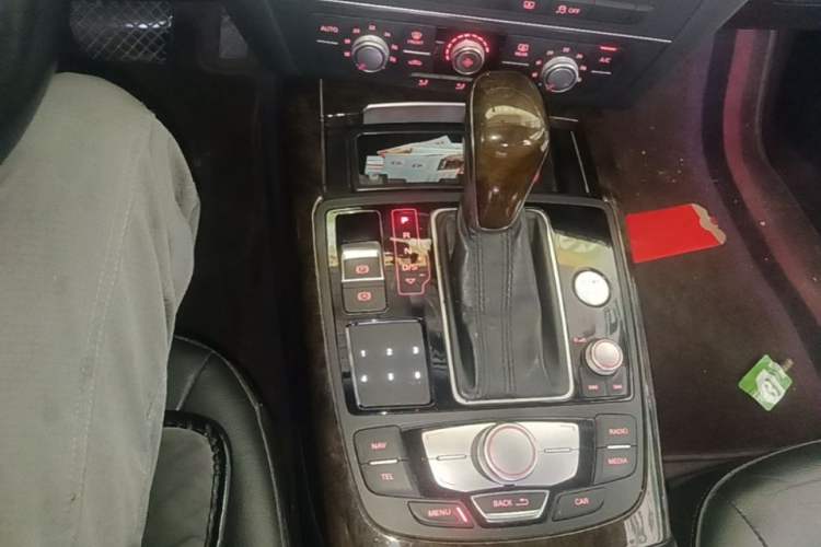 Used Audi A6L 2018 30th Anniversary Edition 35 TFSI Fashion Model Gear Lever