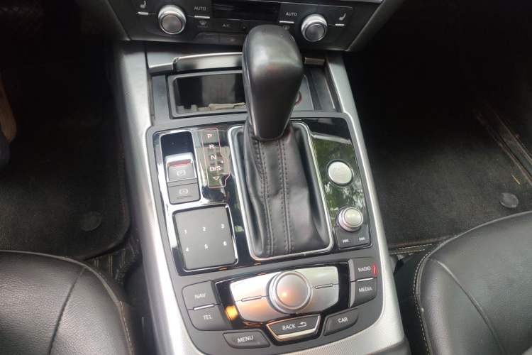 Used Audi A6L 2018 30th Anniversary Edition 35 TFSI Fashion Model Gear Lever