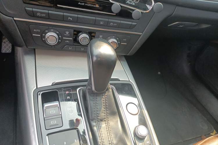 Used Audi A6L 2018 30th Anniversary Edition 35 TFSI Fashion Model Gear Lever