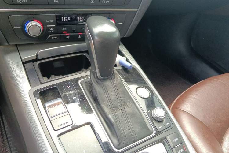Used Audi A6L 2018 30th Anniversary Edition 45 TFSI quattro Sport model Gear Lever