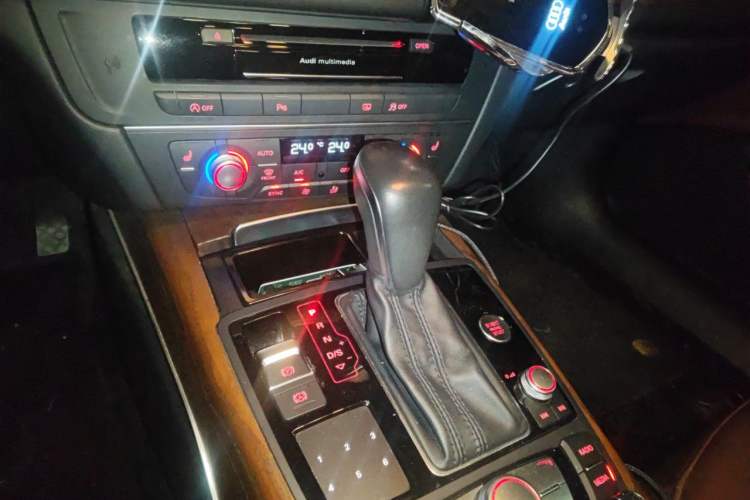 Used Audi A6L 2018 30th Anniversary Edition 35 TFSI Fashion Model Gear Lever