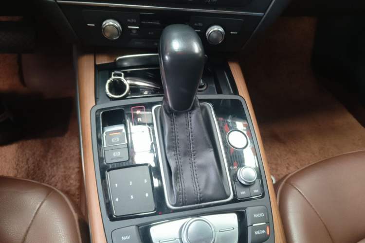 Used Audi A6L 2018 30th Anniversary Edition 30 FSI Style Model Gear Lever