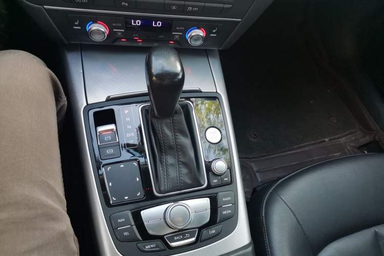 Used Audi A6L 2018 30th Anniversary Edition 35 TFSI Fashion Model Gear Lever