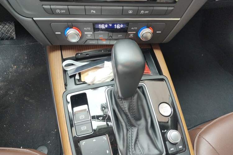 Used Audi A6L 2018 30th Anniversary Edition 30 FSI Style Model Gear Lever