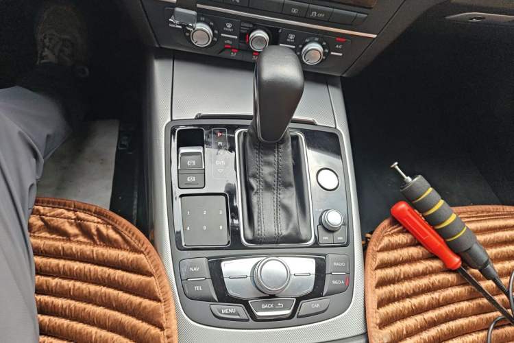 Used Audi A6L 2018 30th Anniversary Edition 35 TFSI Fashion Model Gear Lever