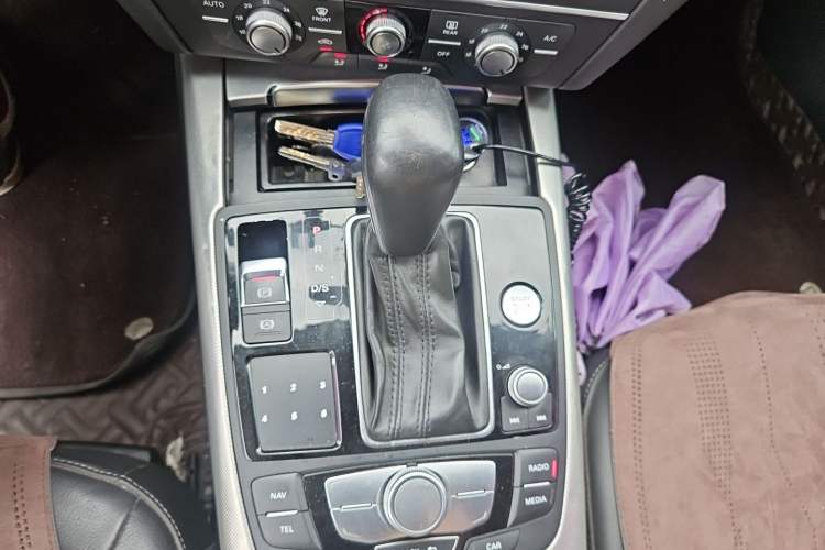 Used Audi A6L 2018 30th Anniversary Edition 35 TFSI Fashion Model Gear Lever