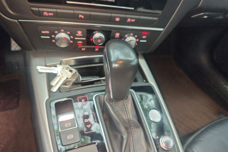 Used Audi A6L 2018 30th Anniversary Edition 35 TFSI Fashion Model Gear Lever