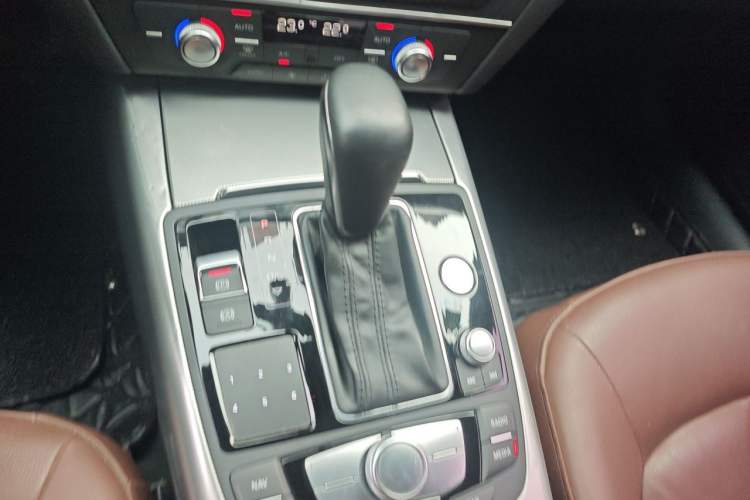 Used Audi A6L 2018 30th Anniversary Edition 45 TFSI quattro Sport model Gear Lever