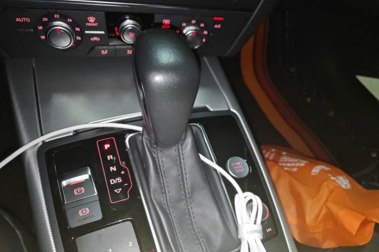Used Audi A6L 2018 30th Anniversary Edition 35 TFSI Fashion Model Gear Lever