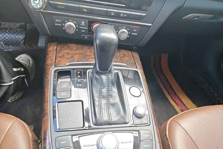 Used Audi A6L 2018 30th Anniversary Edition 35 TFSI Fashion Model Gear Lever
