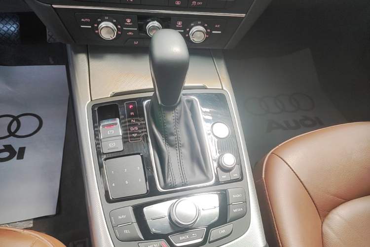 Used Audi A6L 2018 30th Anniversary Edition 35 TFSI Fashion Model Gear Lever