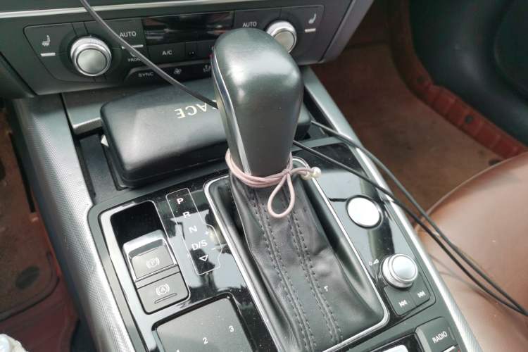 Used Audi A6L 2018 30th Anniversary Edition 35 TFSI Fashion Model Gear Lever