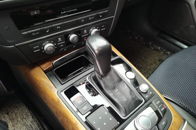 Used Audi A6L 2018 30th Anniversary Edition 35 TFSI Fashion Model Gear Lever