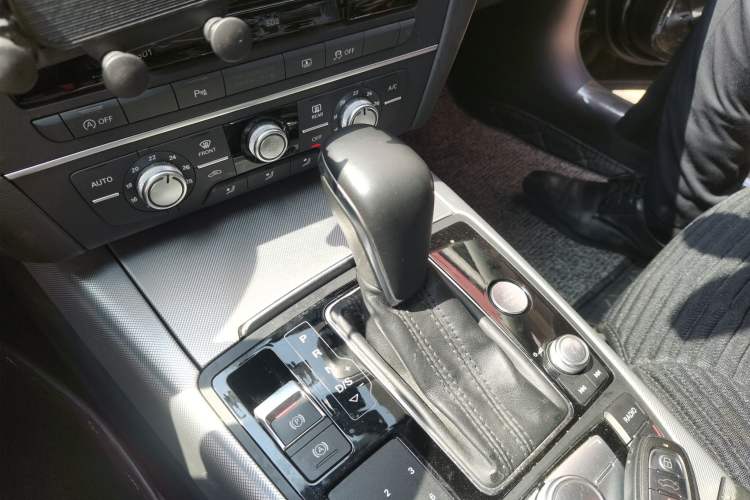 Used Audi A6L 2018 30th Anniversary Edition 35 TFSI Fashion Model Gear Lever