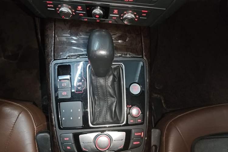 Used Audi A6L 2018 30th Anniversary Edition 35 TFSI Fashion Model Gear Lever