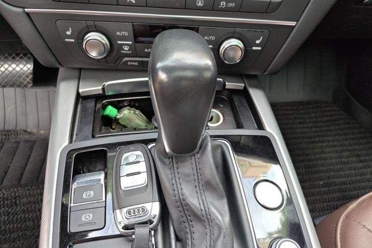 Used Audi A6L 2018 30th Anniversary Edition 45 TFSI quattro Sport model Gear Lever