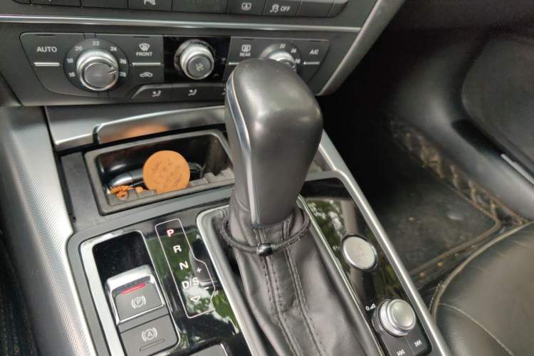 Used Audi A6L 2018 30th Anniversary Edition 35 TFSI Fashion Model Gear Lever