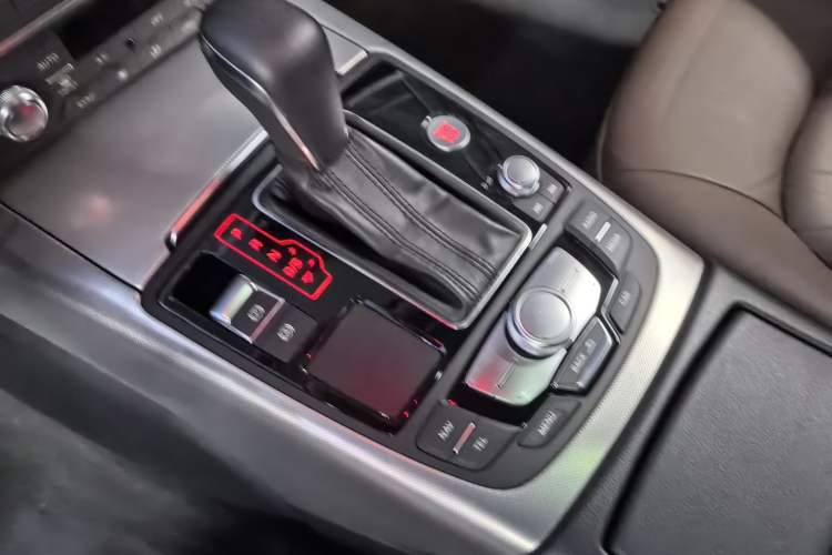 Used Audi A6L 2018 30th Anniversary Edition 35 TFSI Fashion Model Gear Lever