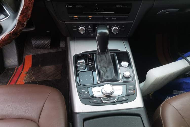 Used Audi A6L 2018 30th Anniversary Edition 35 TFSI Fashion Model Gear Lever