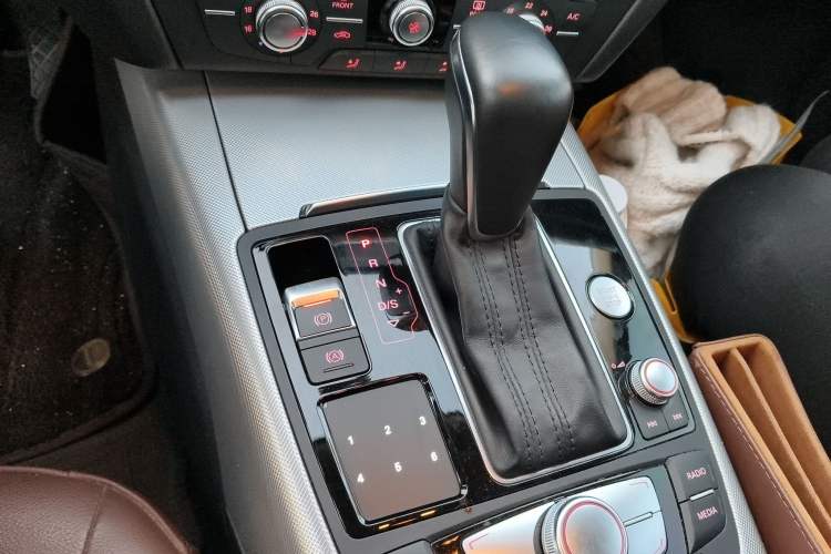 Used Audi A6L 2018 30th Anniversary Edition 35 TFSI Fashion Model Gear Lever