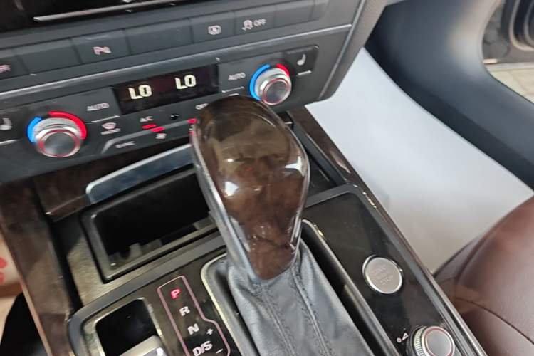 Used Audi A6L 2018 30th Anniversary Edition 45 TFSI quattro Sport model Gear Lever