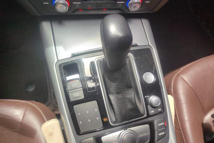 Used Audi A6L 2018 30th Anniversary Edition 35 TFSI Sport Edition Gear Lever
