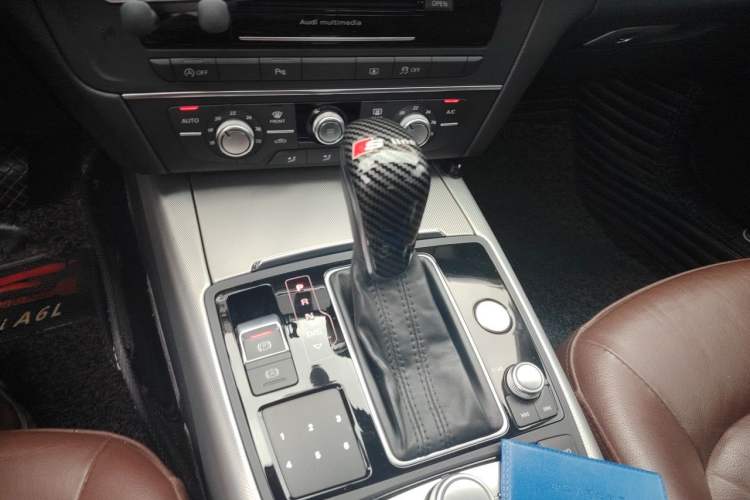 Used Audi A6L 2018 30th Anniversary Edition 35 TFSI Fashion Model Gear Lever
