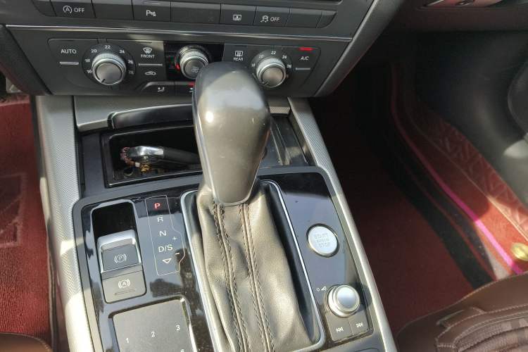 Used Audi A6L 2018 30th Anniversary Edition 35 TFSI Fashion Model Gear Lever