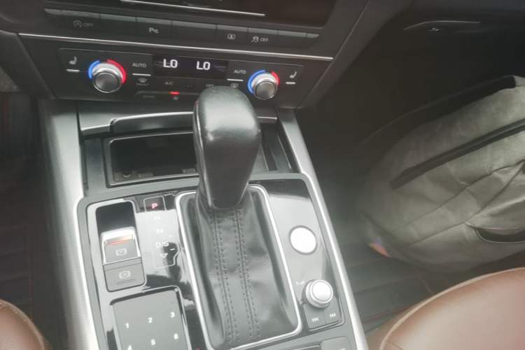 Used Audi A6L 2018 30th Anniversary Edition 35 TFSI Fashion Model Gear Lever