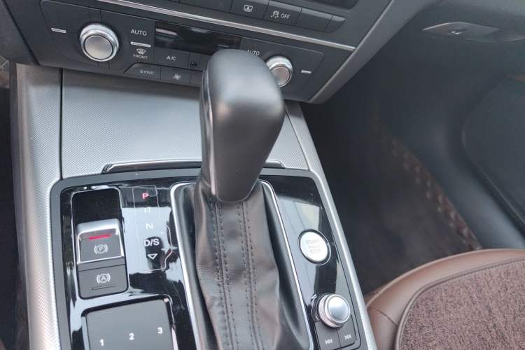 Used Audi A6L 2018 30th Anniversary Edition 45 TFSI quattro Sport model Gear Lever