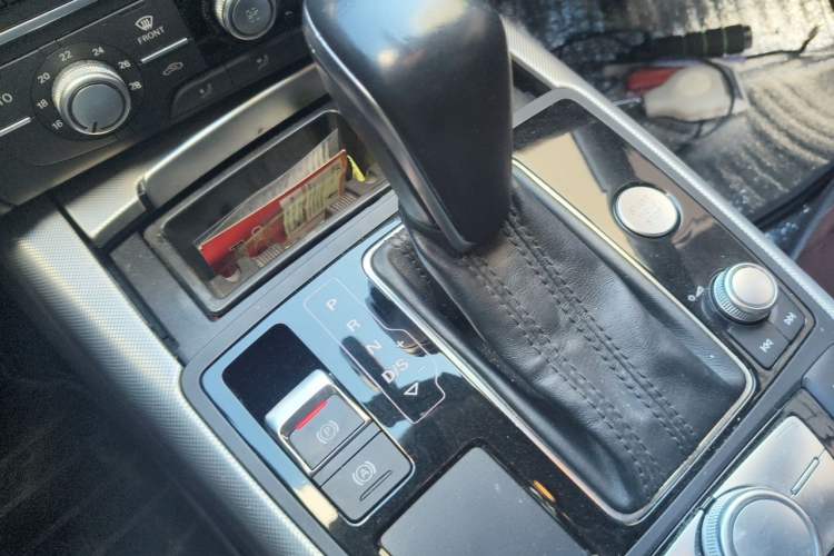 Used Audi A6L 2018 30th Anniversary Edition 35 TFSI Fashion Model Gear Lever