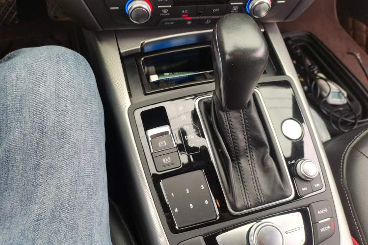 Used Audi A6L 2018 30th Anniversary Edition 45 TFSI quattro Sport model Gear Lever