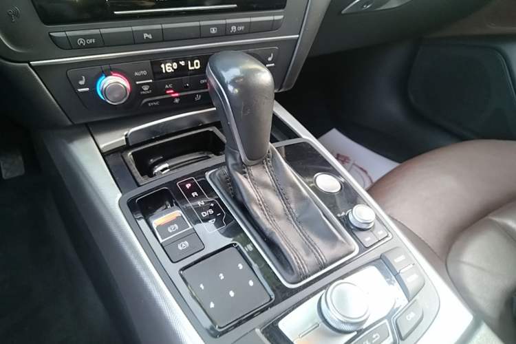 Used Audi A6L 2018 30th Anniversary Edition 35 TFSI Fashion Model Gear Lever