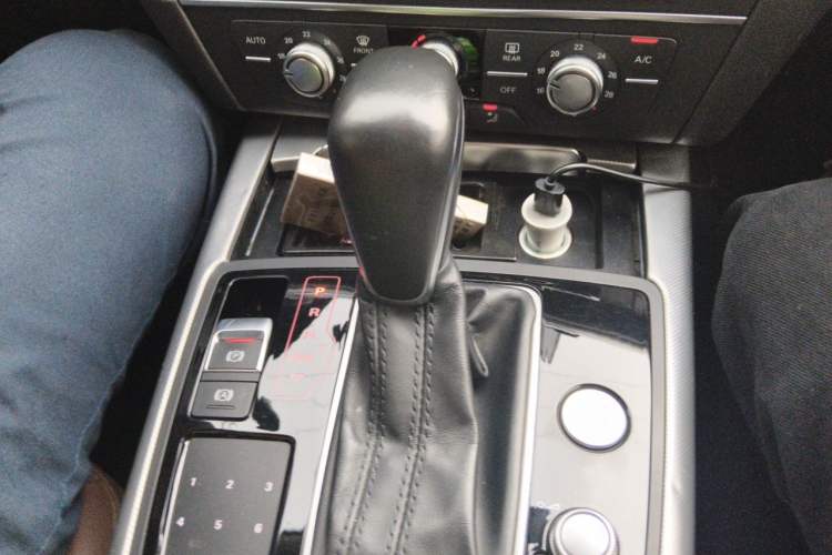 Used Audi A6L 2018 30th Anniversary Edition 35 TFSI Fashion Model Gear Lever