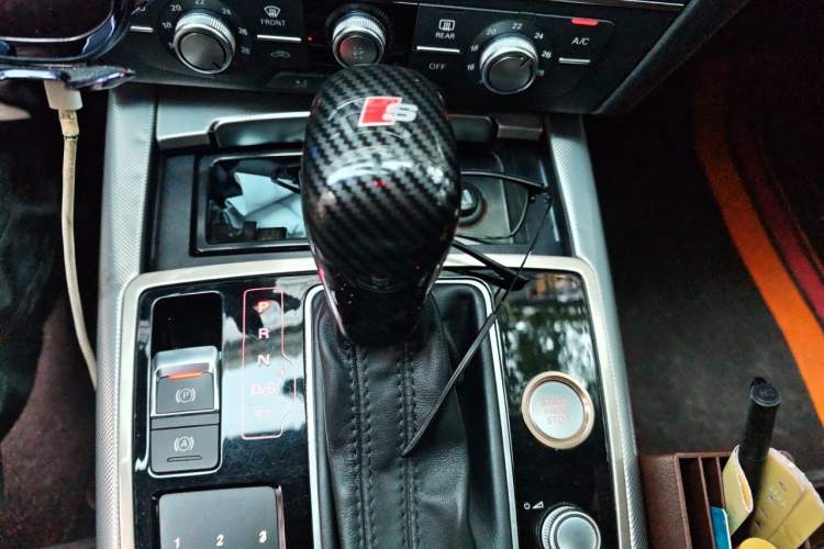 Used Audi A6L 2018 30th Anniversary Edition 35 TFSI Fashion Model Gear Lever