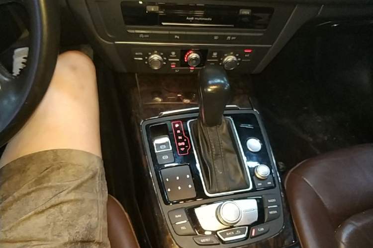 Used Audi A6L 2018 30th Anniversary Edition 35 TFSI Fashion Model Gear Lever