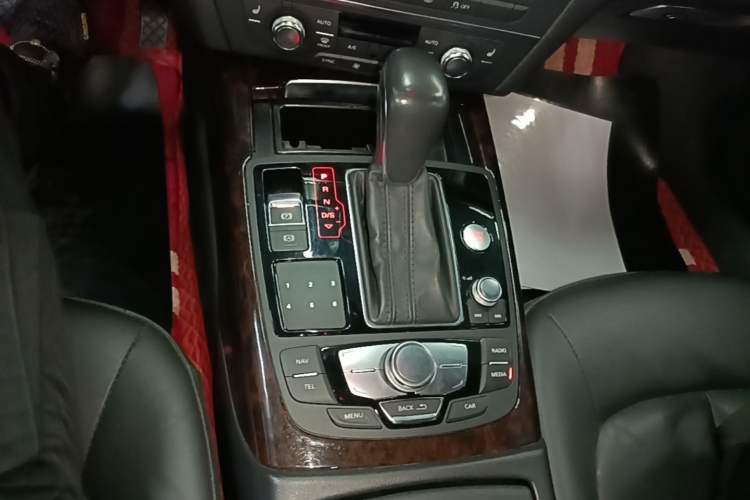 Used Audi A6L 2018 30th Anniversary Edition 45 TFSI quattro Sport model Gear Lever