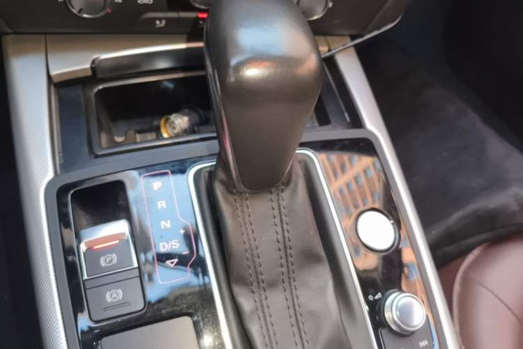 Used Audi A6L 2018 30th Anniversary Edition 35 TFSI Fashion Model Gear Lever