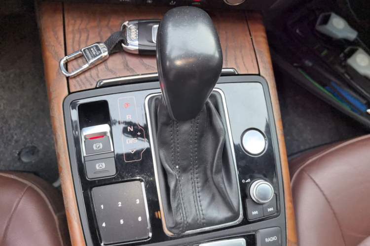 Used Audi A6L 2018 30th Anniversary Edition 45 TFSI quattro Sport model Gear Lever