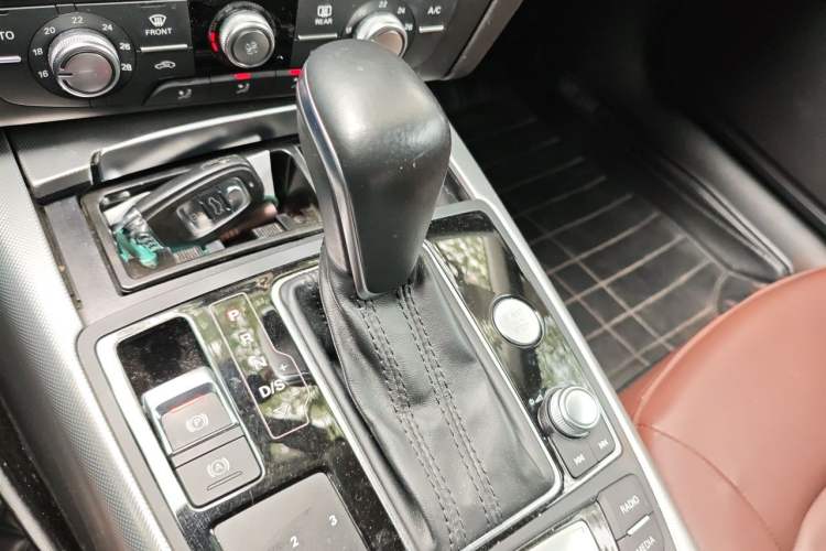 Used Audi A6L 2018 30th Anniversary Edition 35 TFSI Fashion Model Gear Lever