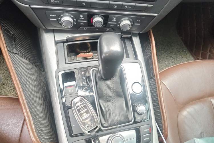 Used Audi A6L 2018 30th Anniversary Edition TFSI Trendy Model Gear Lever