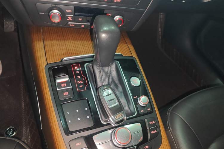 Used Audi A6L 2018 30th Anniversary Edition 30 FSI Style Model Gear Lever