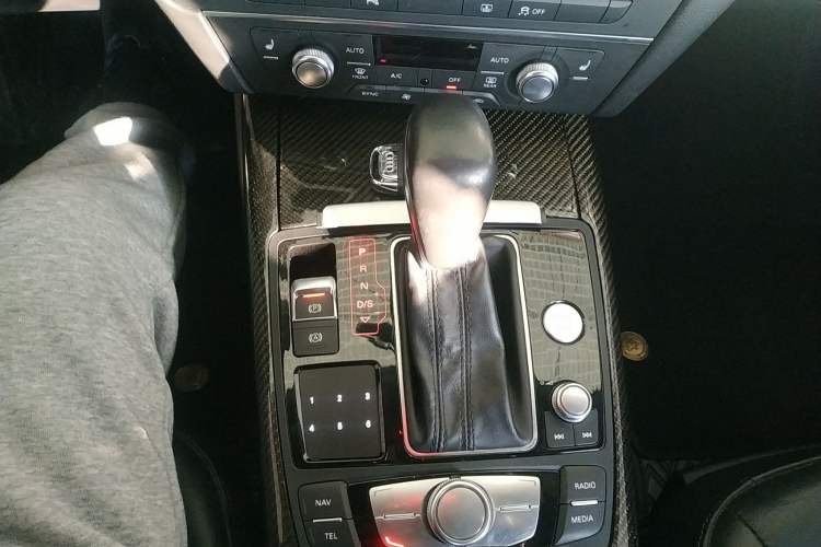 Used Audi A6L 2018 30th Anniversary Edition 45 TFSI quattro Sport model Gear Lever