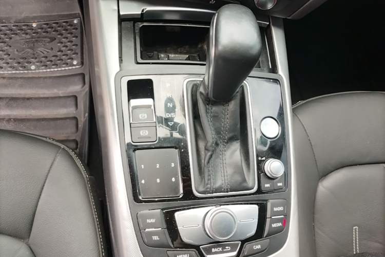 Used Audi A6L 2018 30th Anniversary Edition 45 TFSI quattro Sport model Gear Lever