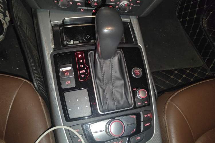 Used Audi A6L 2018 30th Anniversary Edition 35 TFSI Fashion Model Gear Lever